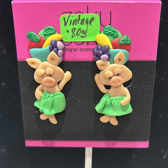 VINTAGE Sulpted Clay Polymer Luau Pig Earrings-Boutique - Picture 2 of 6
